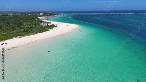 与那覇前浜ビーチの白砂と宮古ブルー ドローン空撮映像
Yonaha Maehama Beach Aerial Drone Footage – White Sand & Miyako Blue