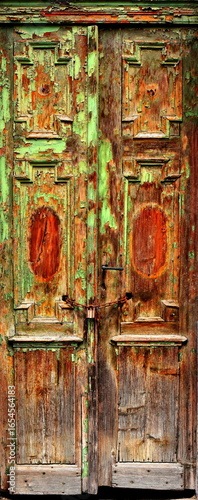 Old broken door in Zrenjanin.