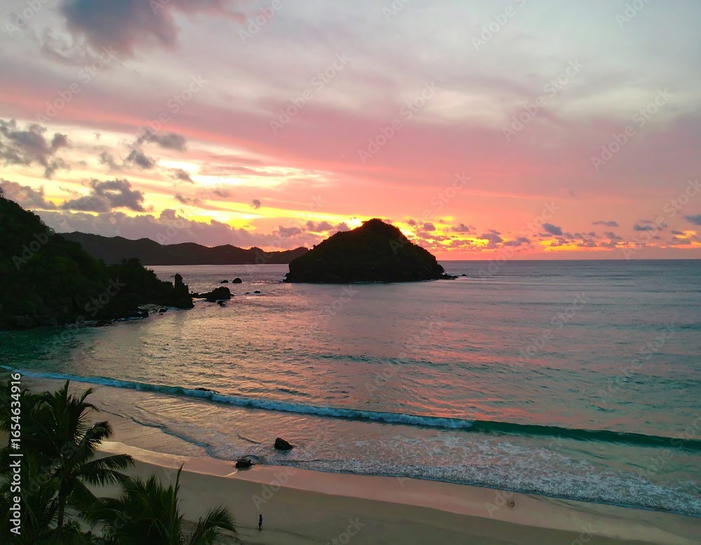 Fototapeta premium Sunset over tropical beach