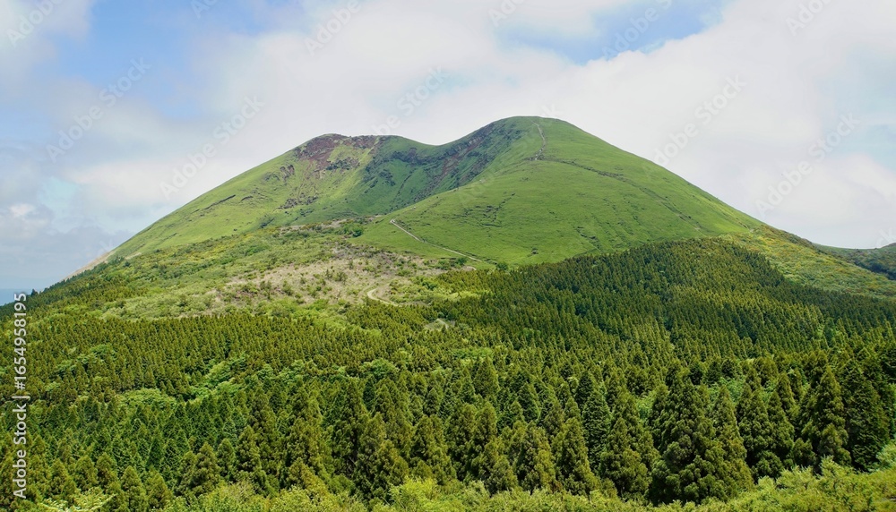 Fototapeta premium Mount Kishimadake, Mount Aso, Japan
