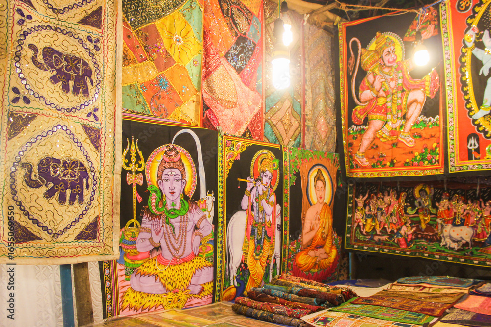 Fototapeta premium Vibrant Goan markets filled with handcrafted arts, souvenirs, colorful textiles, pottery, jewelry, and local crafts showcasing Goa’s culture and creativity.