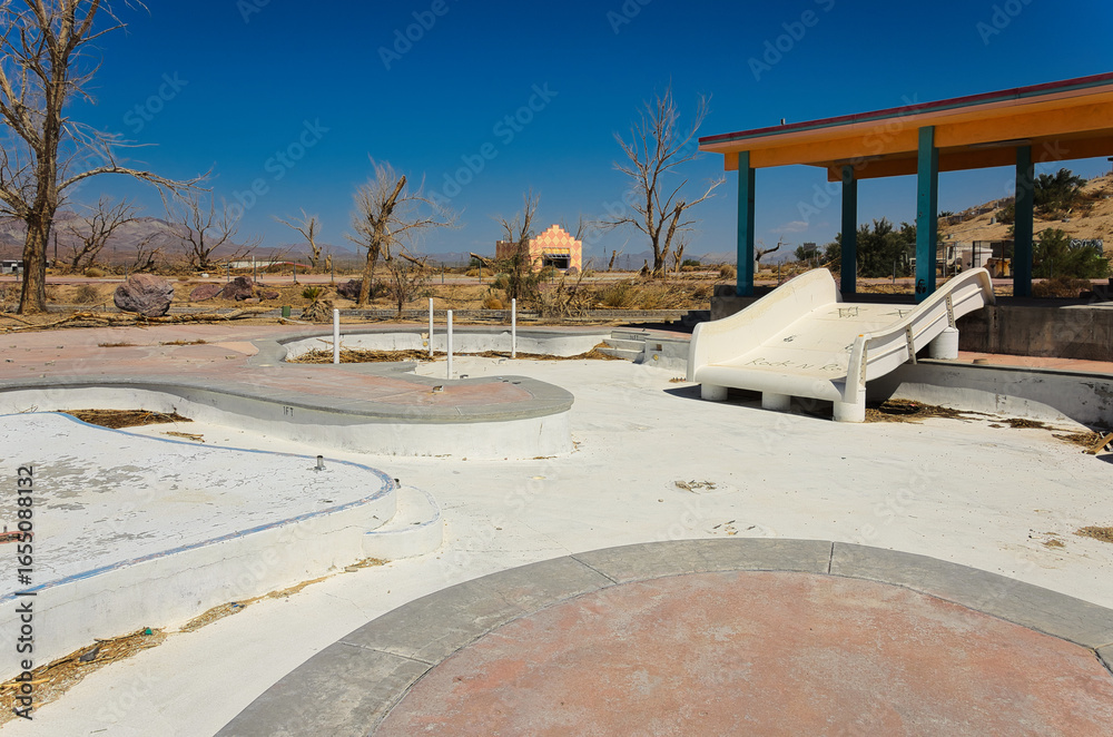 Fototapeta premium Dry Waterslide and Desert Landscape at Abandoned Rock-A-Hoola Waterpark in California