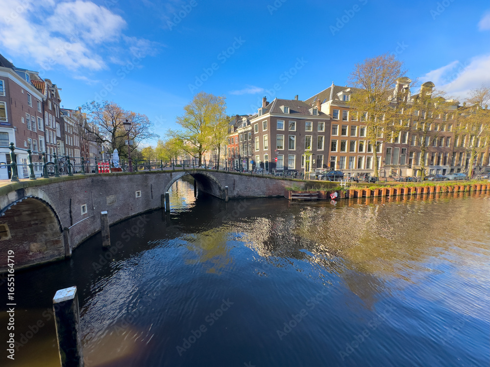 Obraz premium canals and bridges with boats, Amsterdam, Netherlands