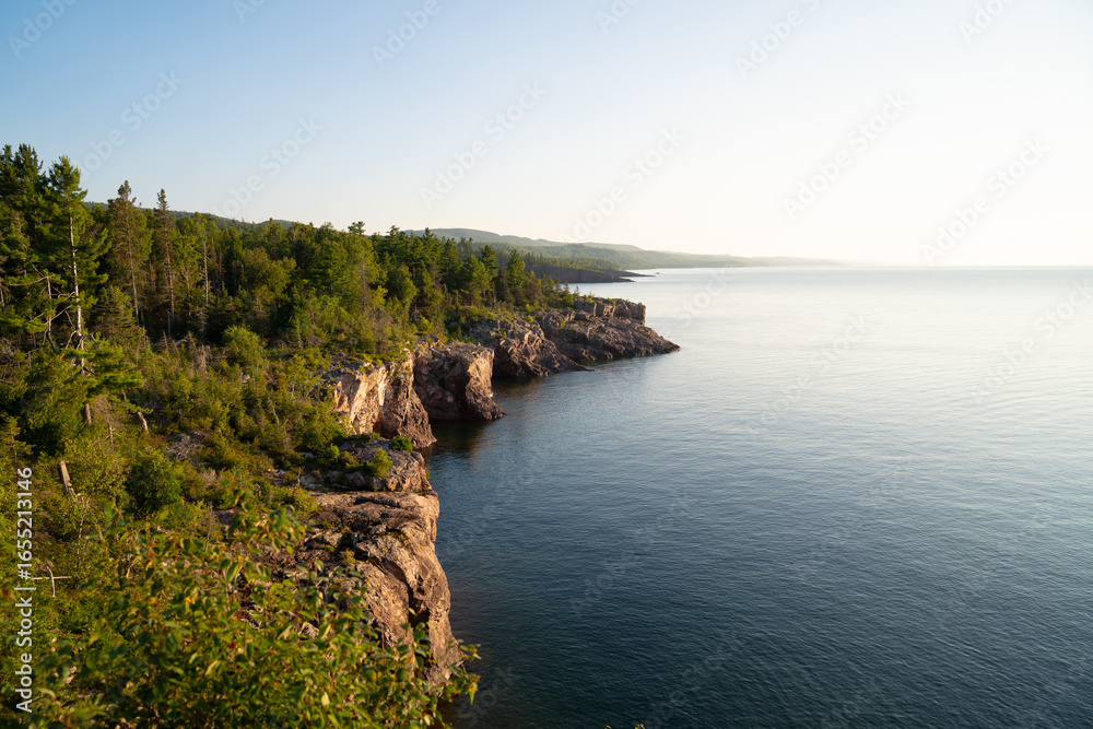 Obraz premium Summer sunset over Lake Superior's shores in Minnesota North Shore
