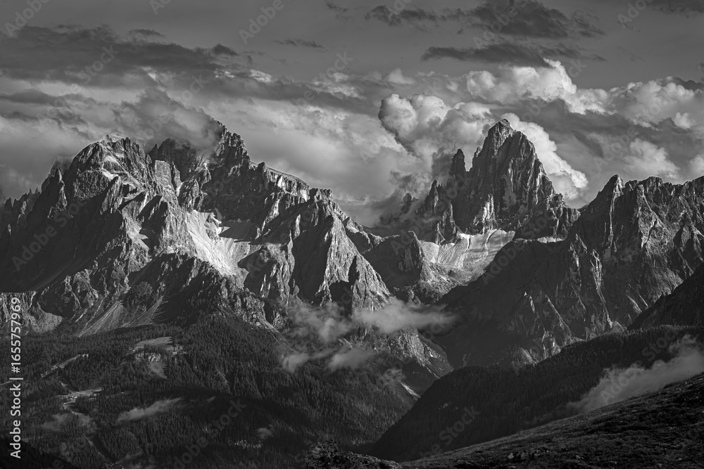 Obraz premium Dolomites mountain peaks with dramatic clouds after rain