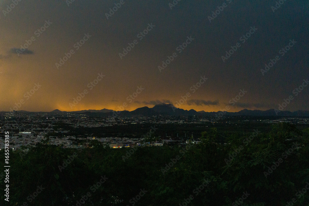 Fototapeta premium lluvia y atardecer