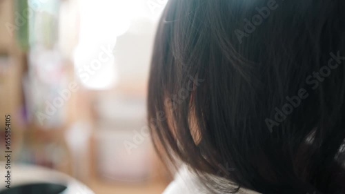 スープを飲む女の子の横顔