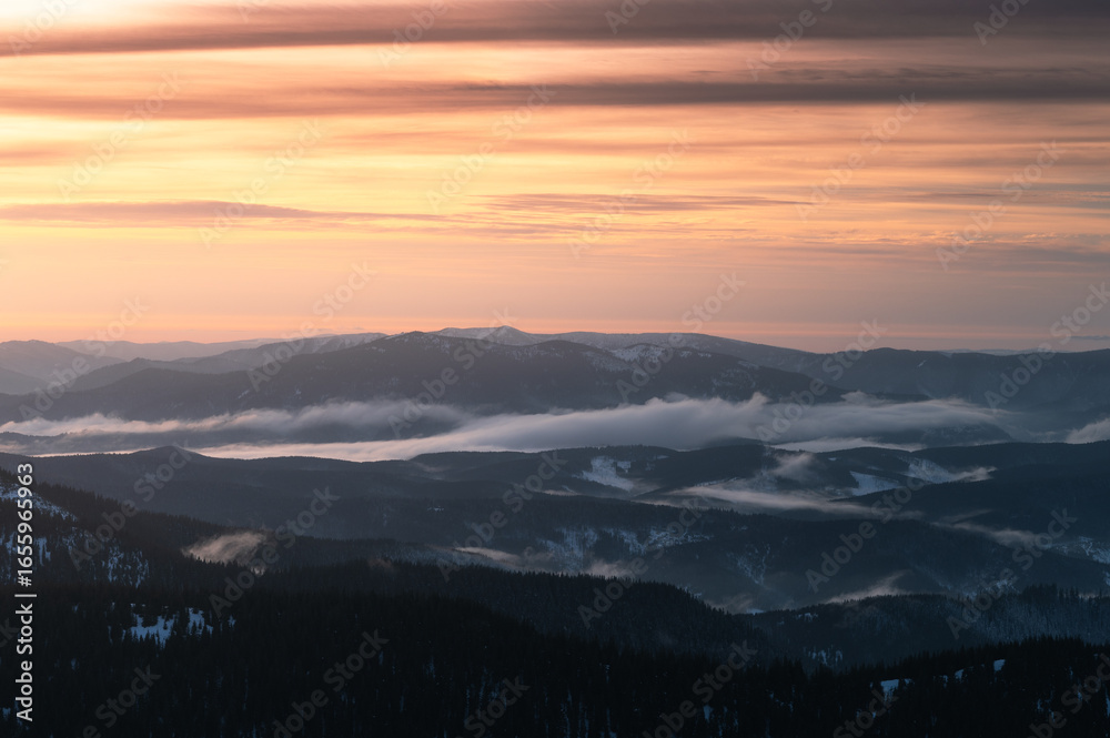 Obraz premium Winter Sunset Mountain Landscape