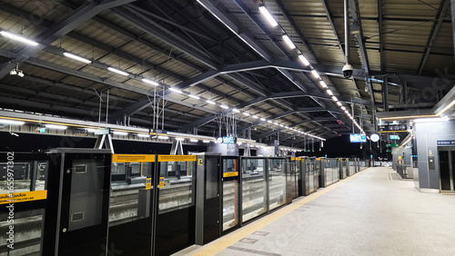 Photography MRT Yellow Line train at Bangkok station platform, 18 Aug 2025