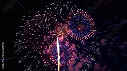 [Symphony of Sparks] Consecutive Fireworks Lighting Up the Night