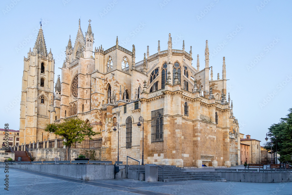 Fototapeta premium Leon, Spain - November 02, 2024: Exterior facade of the Gothic cathedral in the city of Leon, Spain