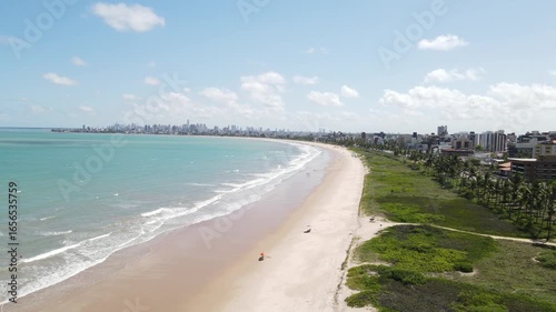 PRAIA DE JOÃO PESSOA NO VERÃO EM UMA BOA VISTA COM O MAR AZUL E LINDA PAISAGEM, INTERMARES (
JOÃO PESSOA BEACH IN SUMMER WITH A GOOD VIEW OF THE BLUE SEA AND A BEAUTIFUL LANDSCAPE, INTERMARES)