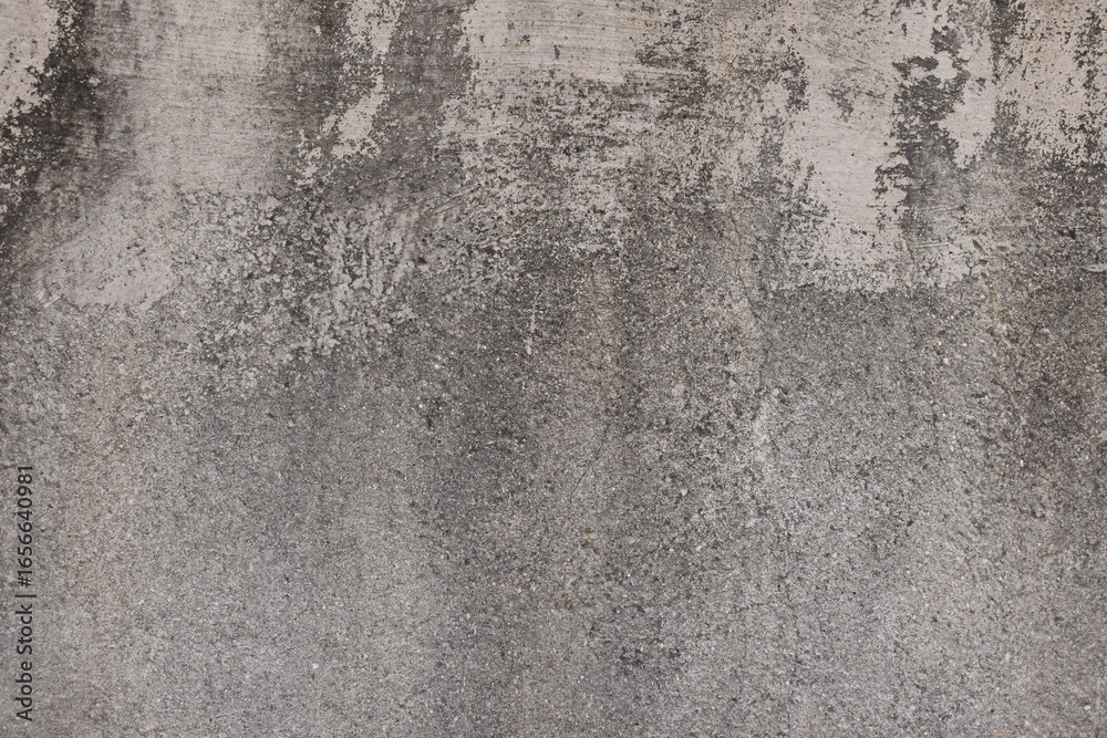Fototapeta premium Reboco de parede com cimento e areia grossa, cobertura de muro de casa de alvenaria brasileira com textura desgastada e superfície suja envelhecida