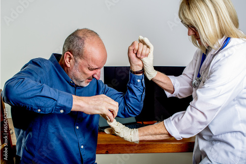 Tablou pe pânză Medical staff abuse