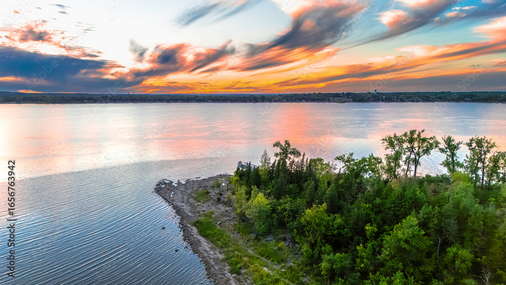 Fototapeta premium sunset at Bizard island (Île Bizard)