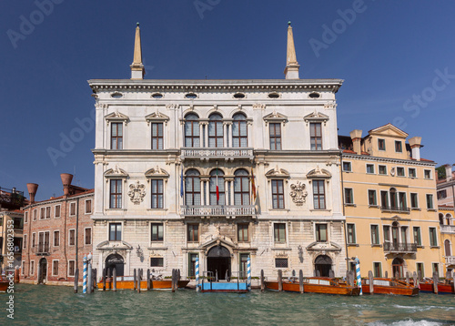 Foto Renaissance facade of Ca Pesaro building on the Grand Canal in Venice Italy