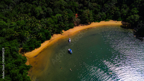 Praia Mar Oceano Natureza Barcos Água Verde Mata Atlântica Areia Tropical Rio De Janeiro Brasil Paisagem Cidade Litoranea Turismo Viagem Cultura Colonial Patrimonio Historico Porto Paraty Colorido