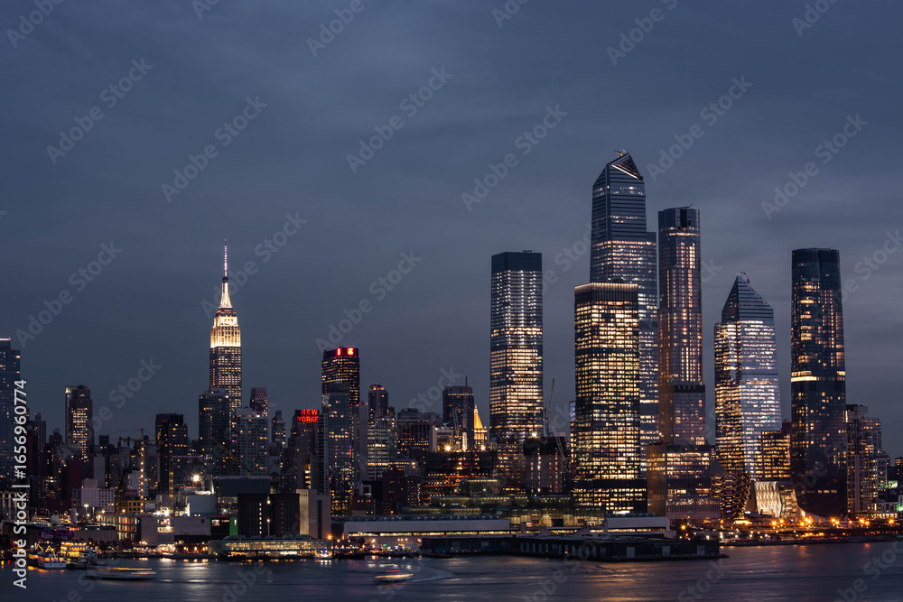 Fototapeta premium Night view of the NYC skyline