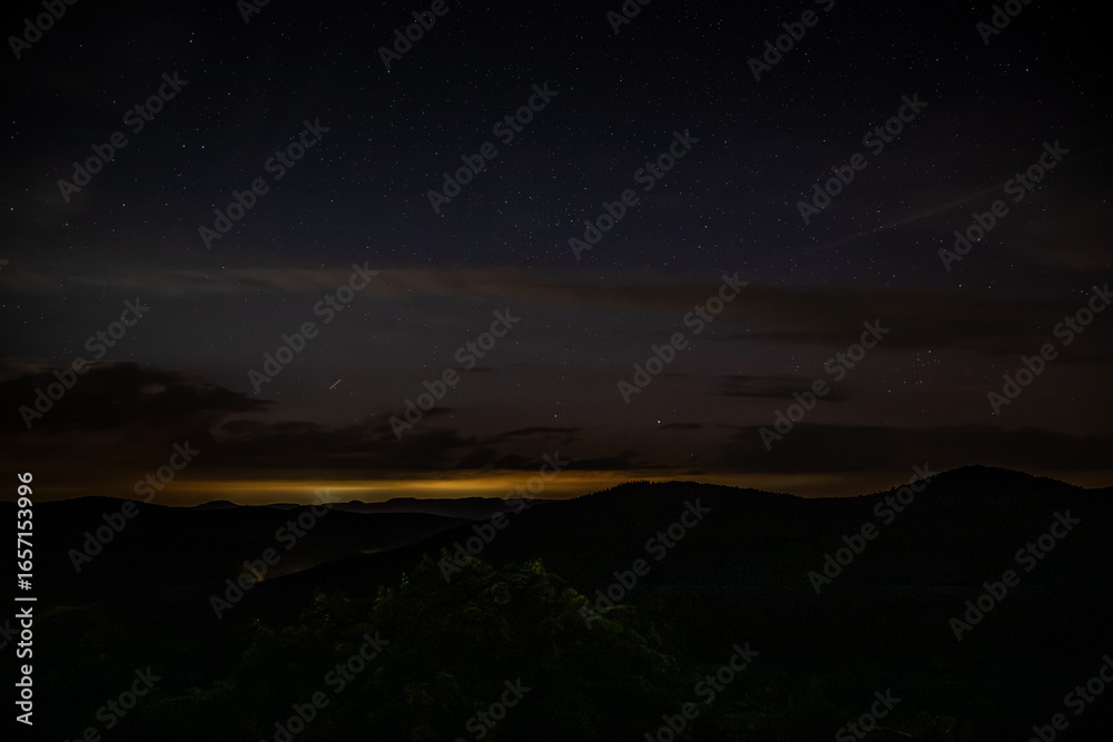 Fototapeta premium nächtlicher Blick über den Pfälzer Wald