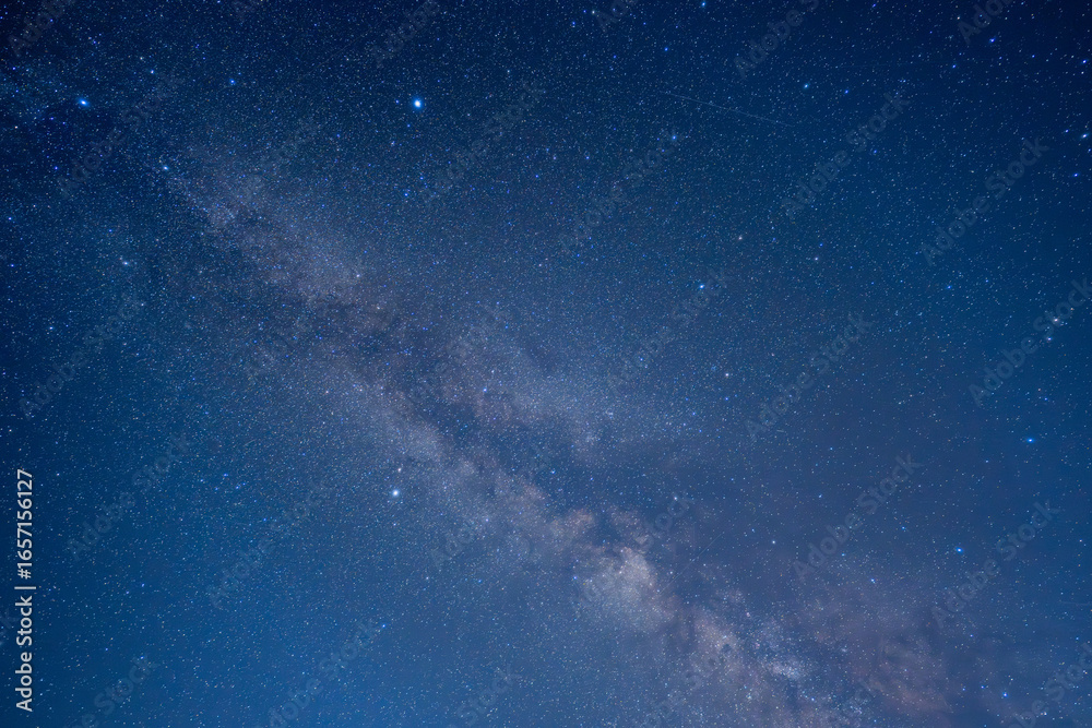 Obraz premium 夏の大三角と天の川の星空