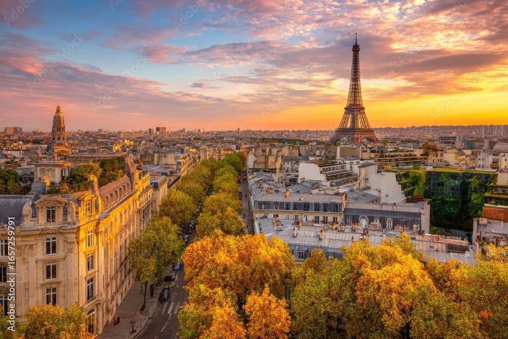 Fototapeta premium Parisian cityscape at autumn sunset