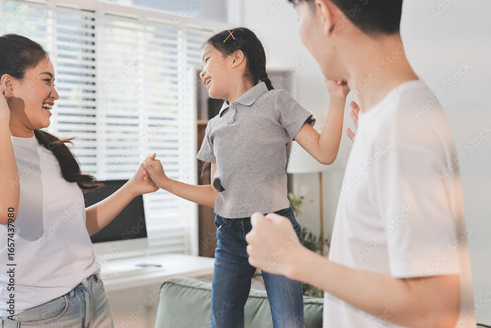 Obraz premium Family spends their free time together