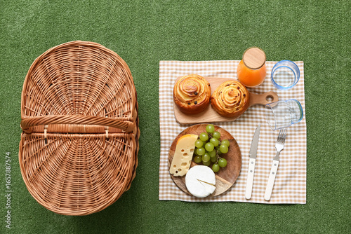 Wicker picnic basket with t...
