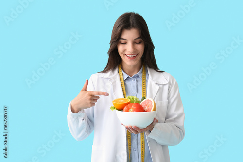 Female nutritionist pointin...