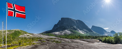 Granitplatte Verdensvaet bei Narvik in Nordland, Norwegen