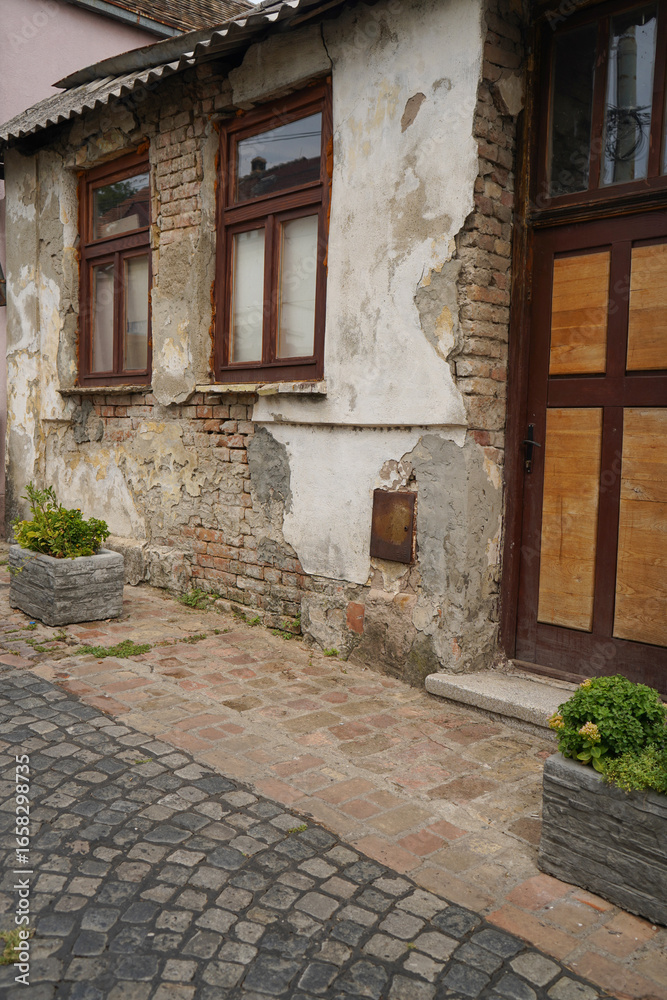 Fototapeta premium Typical vintage house in downtown in Belgrade, Serbia.