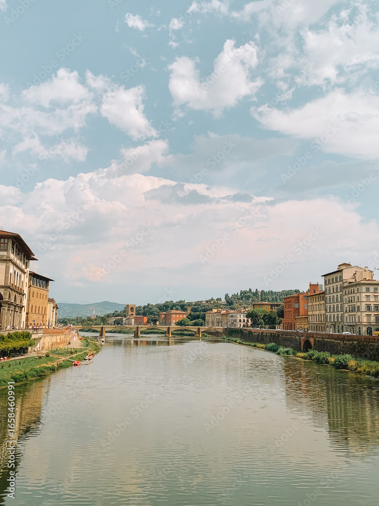 Fototapeta premium Arno River in Florence Italy