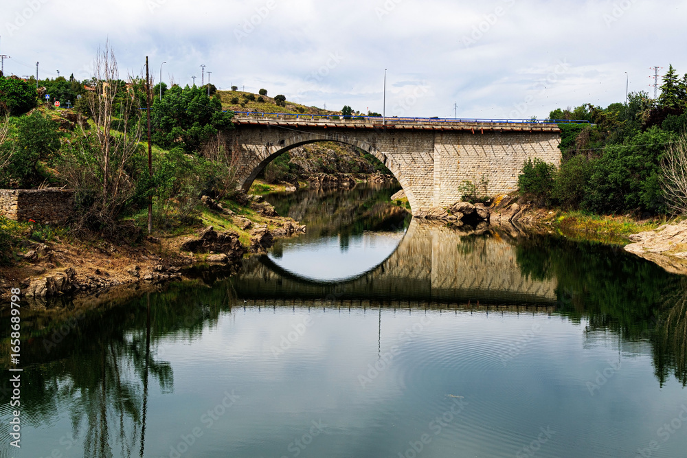Naklejka premium Puente de piedra