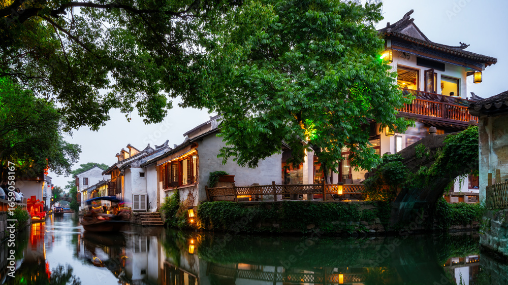 Obraz premium Traditional Chinese Houses Along Calm Water Canal