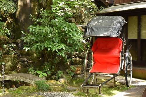 人力車とタヌキ