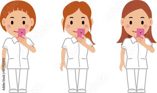 スマホを見る白制服の女性看護師。その2