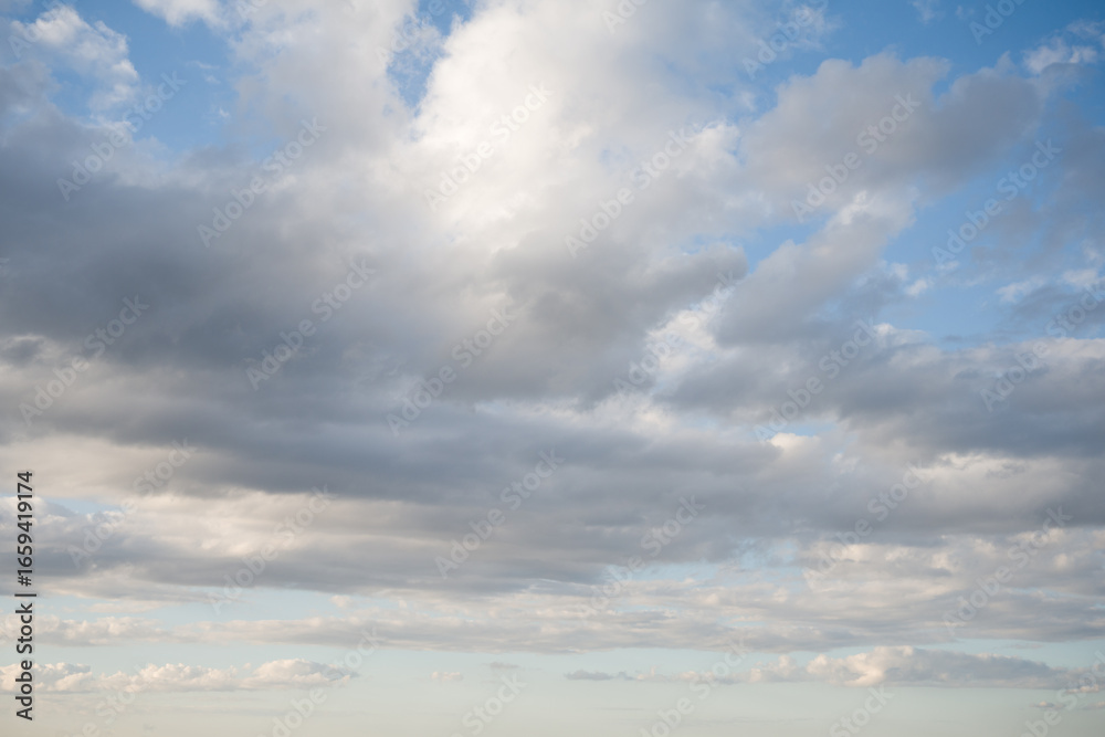 Fototapeta premium Cloudy Sky: Blue and White Cloudscape