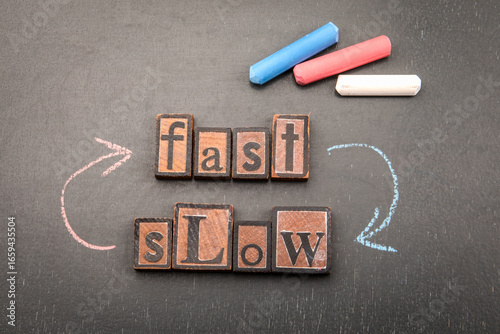 Schilderij op canvas Conceptual contrast between fast and slow illustrated with chalk