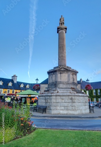 Wallpaper Mural dans les rues de la ville de Westport en Irlande Torontodigital.ca
