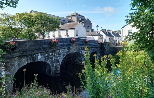 Wallpaper Mural dans les rues de la ville de Westport en Irlande Torontodigital.ca