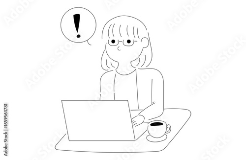 パソコン作業中の眼鏡の女性
