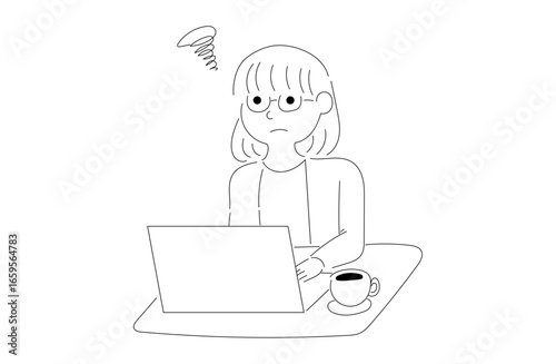 パソコン作業中の眼鏡の女性