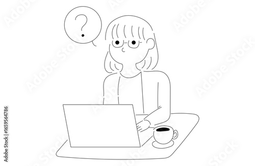 パソコン作業中の眼鏡の女性