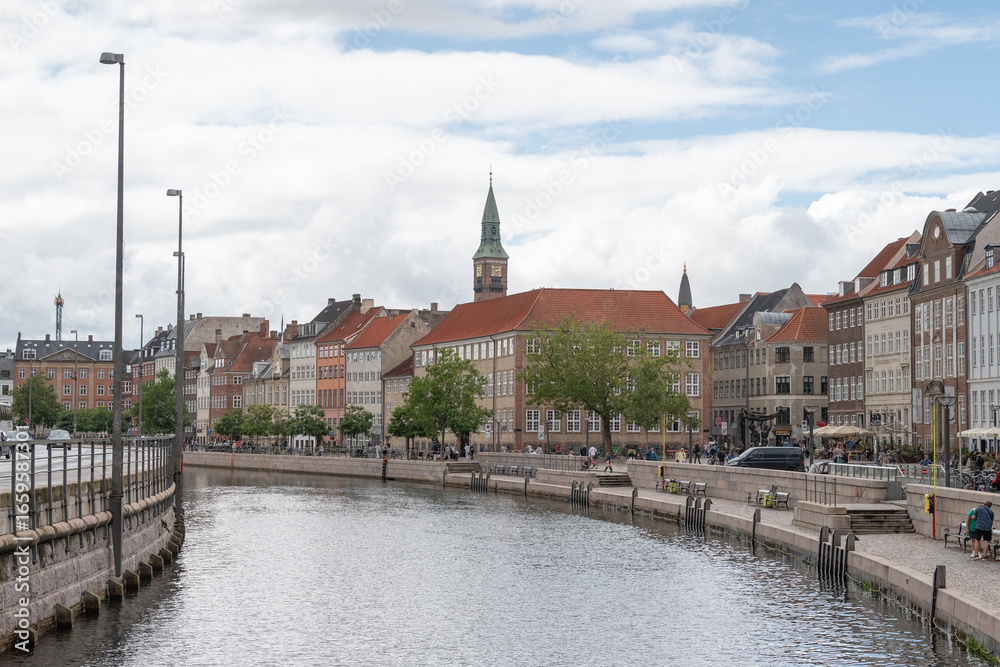 Fototapeta premium Le canal de Nyhavn dans la ville de Copenhague au Danemark
