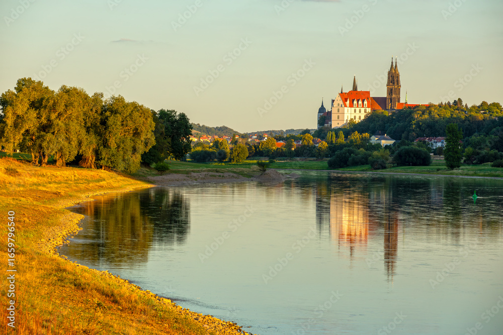 Fototapeta premium Romantic Sunset at Albrechtsburg Castle Reflected in the Elbe River