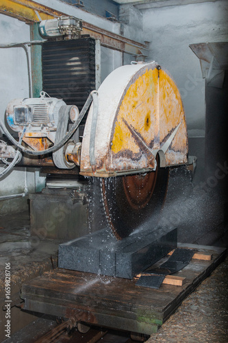 a special saw cuts stone