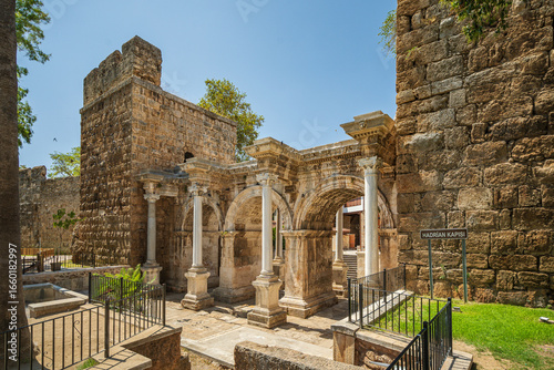 Hadrianstor, Hadrian Kapısı