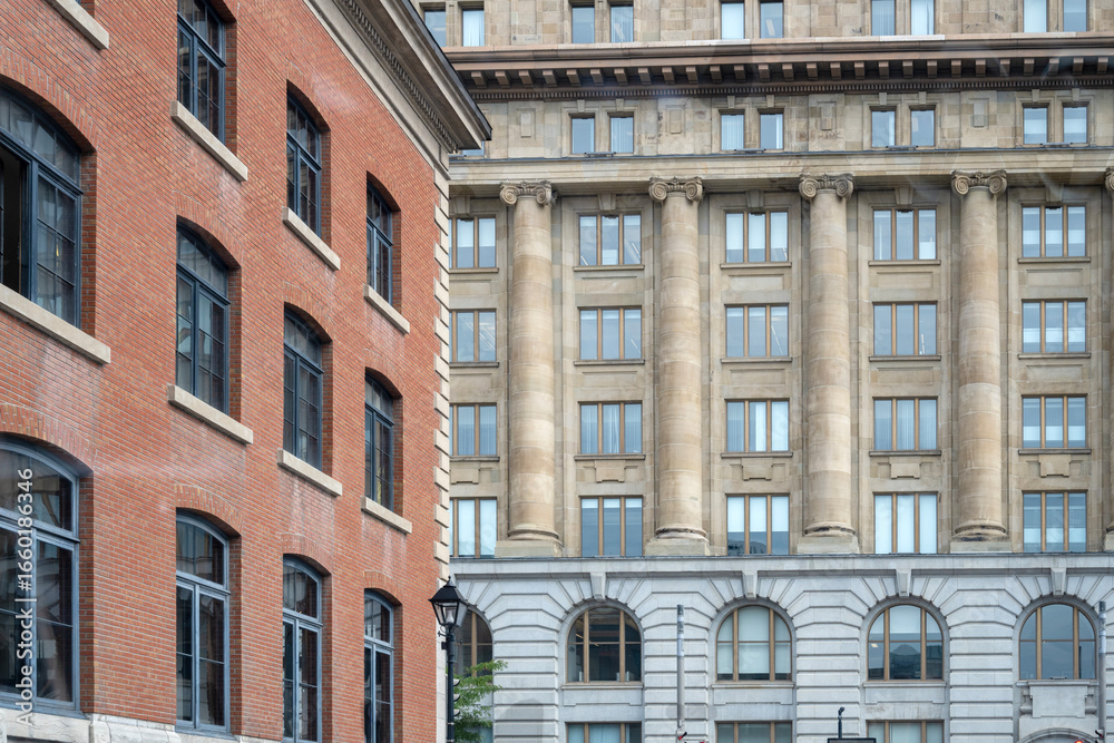 Obraz premium Close-up view of the architecture of two buildings located in Old Montreal 