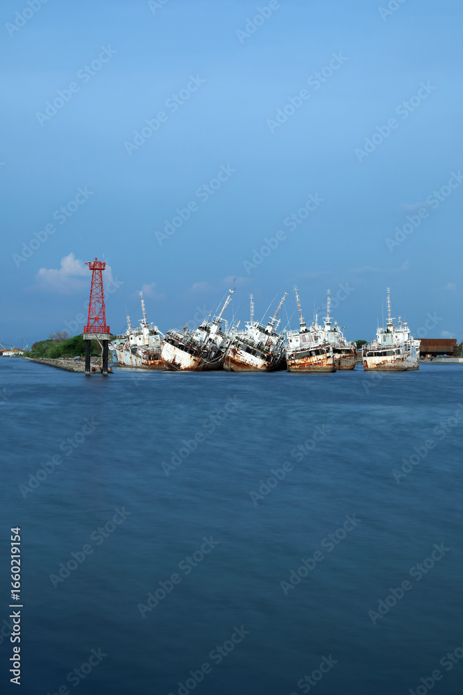 Fototapeta premium Harbor of Abandoned Dreams