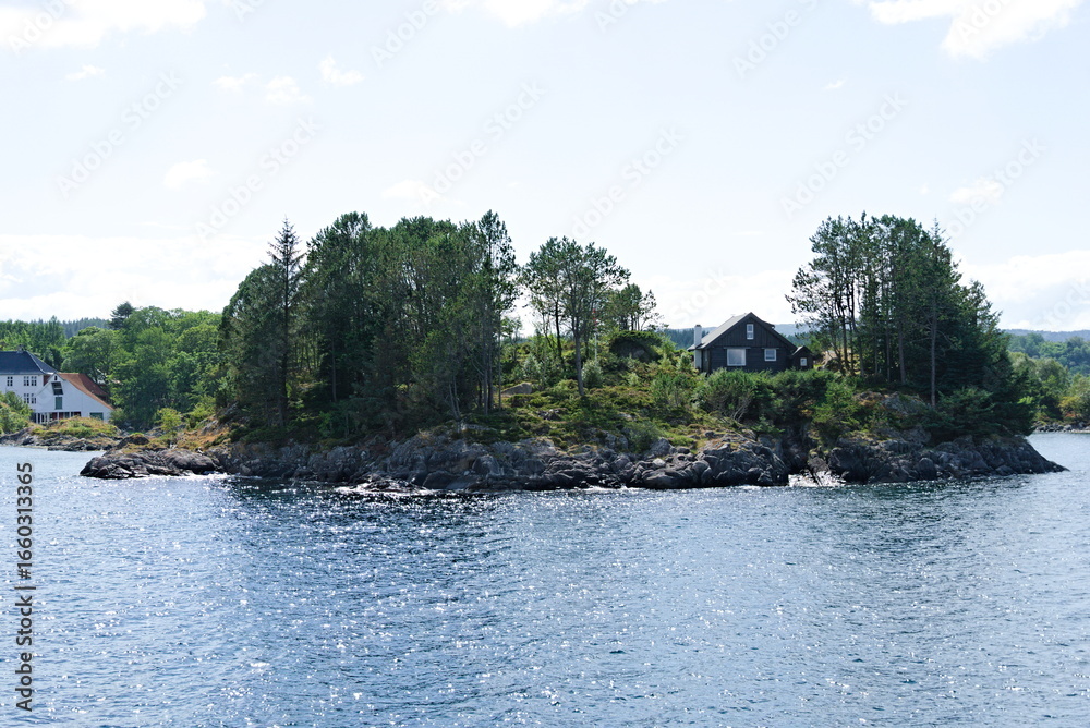 Fototapeta premium Kleine Insel in Norwegen am Sognefjord