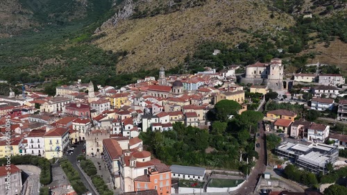 Venafro, vista aerea della cittadina del Molise in provincia di Isernia, centro Italia.
Il centro storico e il Castello di Venafro.